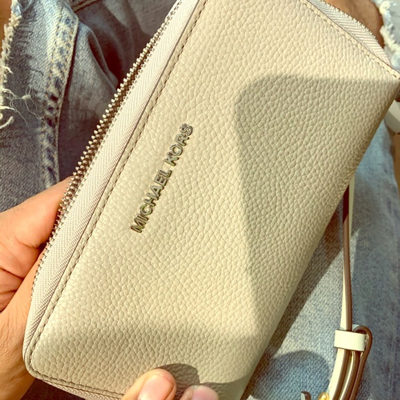 Michael Kors wallet - Picture 1 of 4